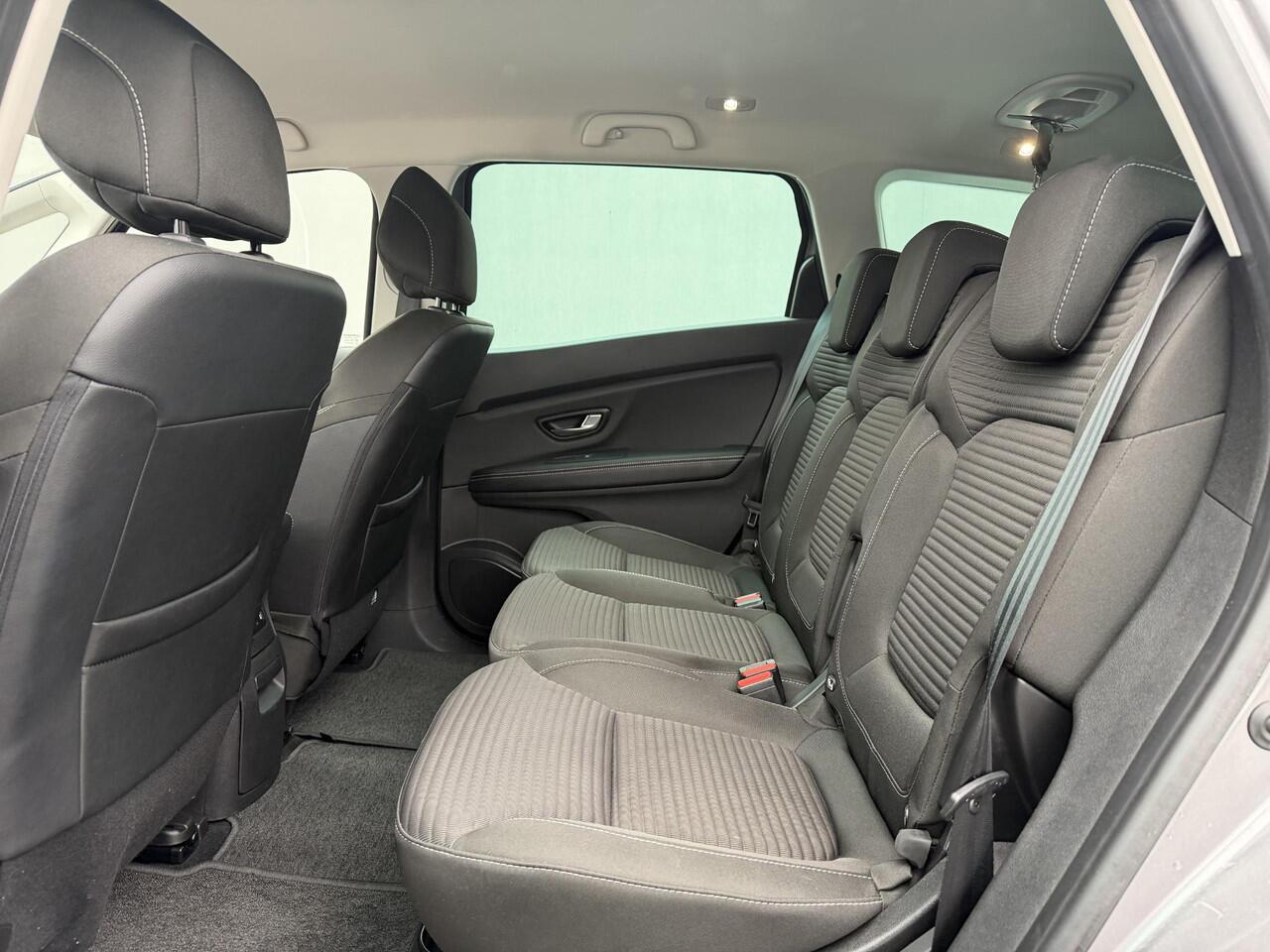 Renault GRAND SCENIC 1.3 TCe Equilibre 140pk 7p. / Trekhaak (1500KG) / Navigatie / Camera / Parkeersensoren / DAB / Cruise Control / Climate Control / All-Season Banden /