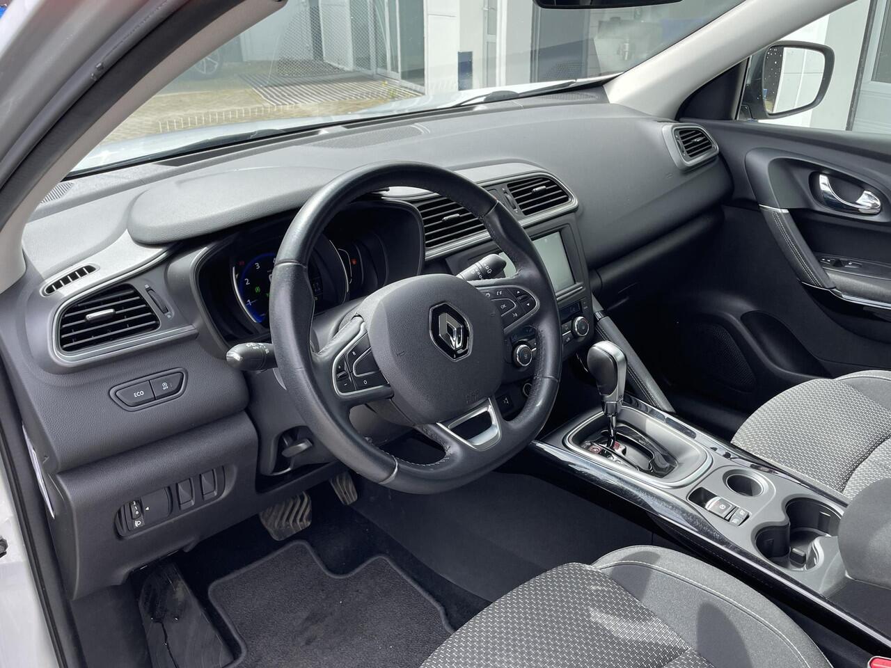 Renault KADJAR 1.2 TCe 130 EDC Limited TREKHAAK | NAVIGATIE | PARKEERSENSOREN | APPLE CARPLAY & ANDROID AUTO | KEYLESS