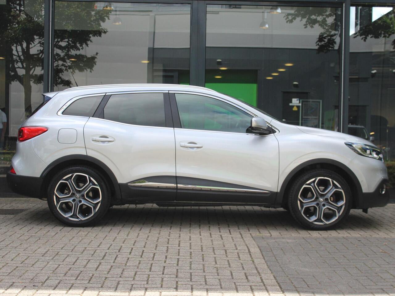 Renault KADJAR 1.2 TCe 130 Intens AUTOMAAT / TREKHAAK / DEALER OND. / PANODAK / NAVI / LED / PDC V+A / CAMERA / PRIV GLASS / BLINDSPOT / KEYLESS / BLUETOOTH / CRUISE / CLIMATE DUAL ZONE / 19'' LMV