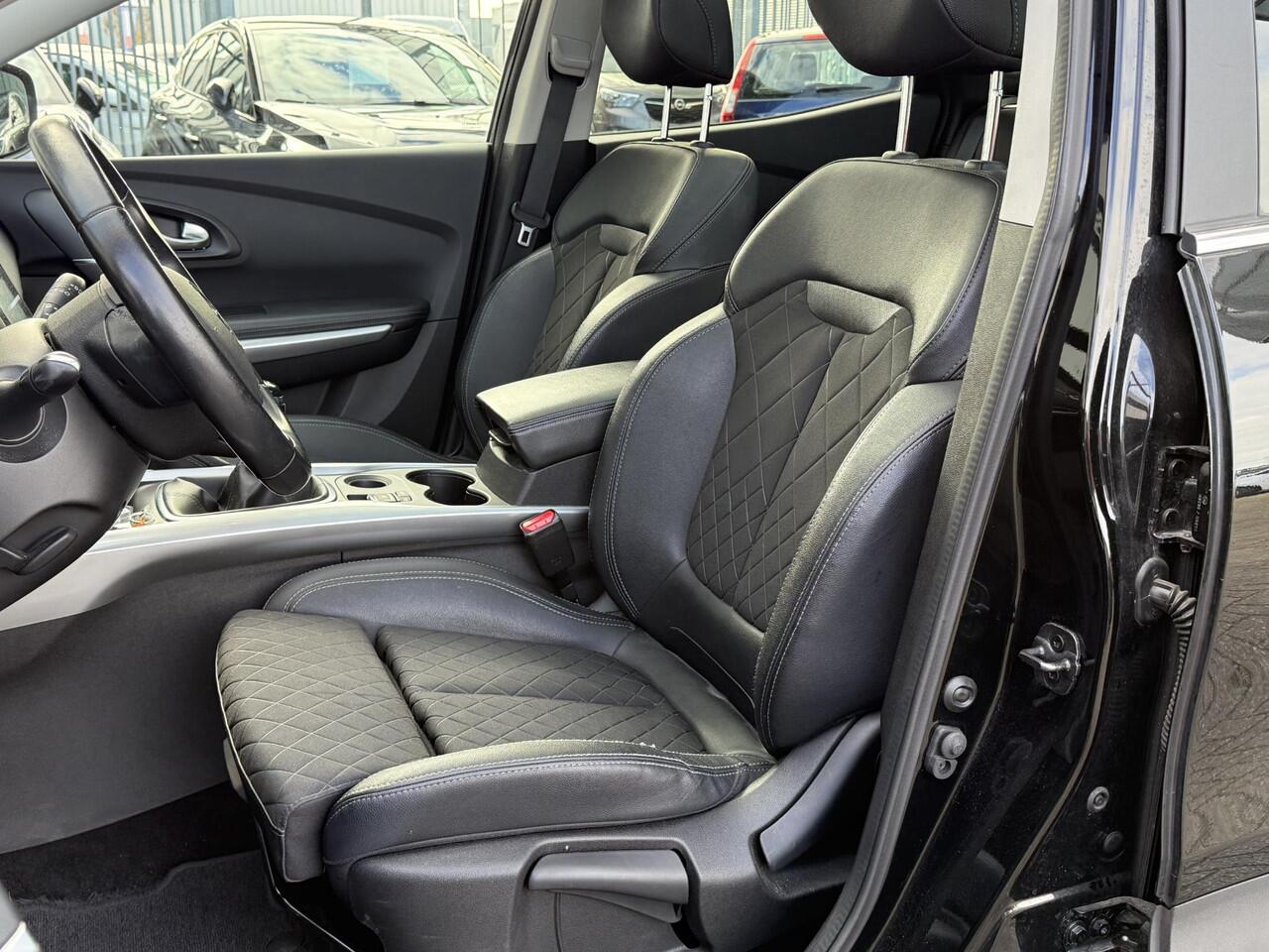 Renault KADJAR 1.3 TCe Intens (Hoge instap) Panoramadak | Trekhaak | Navigatie | Camera | Dealer Onderhouden