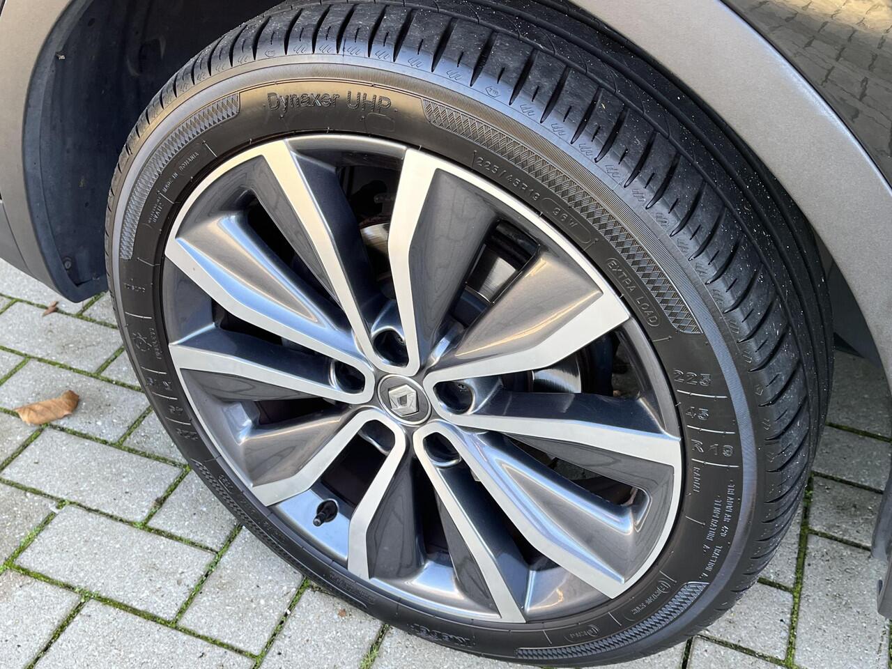 Renault KADJAR TCe 160 PK Bose | APPLE CARPLAY EN ANDROID AUTO | LM VELGEN 19 INCH | LED LAMPEN | SENSOREN V+A | CAMERA | DODEHOEK DETECTIE | TREKHAAK | 1500 KG TREKGEWICHT | CLIMATE EN CRUISE CONTROL |