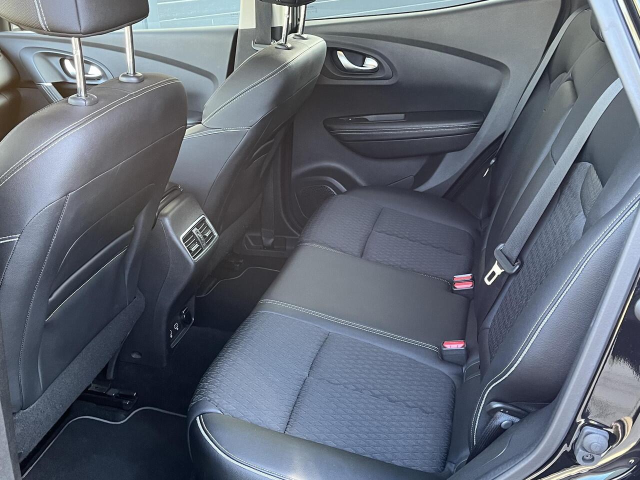 Renault KADJAR TCe 160 PK Bose | APPLE CARPLAY EN ANDROID AUTO | LM VELGEN 19 INCH | LED LAMPEN | SENSOREN V+A | CAMERA | DODEHOEK DETECTIE | TREKHAAK | 1500 KG TREKGEWICHT | CLIMATE EN CRUISE CONTROL |