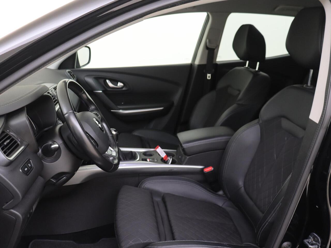 Renault KADJAR 1.3 TCe Intens | airco automatisch | Apple Carplay/Android | cruise control | lederen/stof bekleding | LED koplampen | lichtmetalen velgen 18" | navigatiesysteem full map |