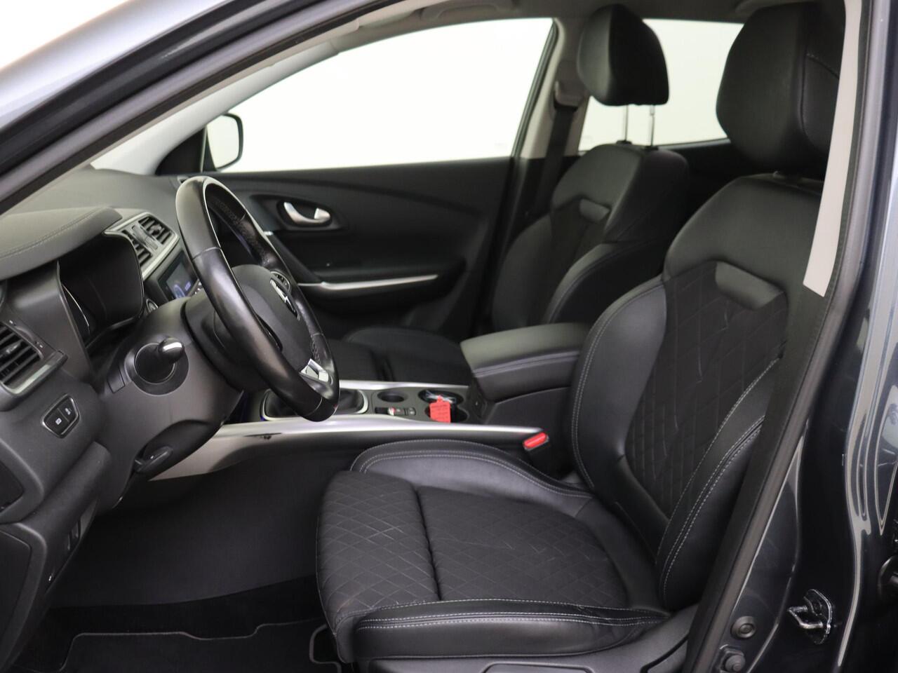 Renault KADJAR 1.3 TCe 140PK Intens | Navigatie | Climate Control | Cruise Control | Parkeersensoren Voor & Achter incl. Camera | Apple Carplay/Android Auto | Keyless |