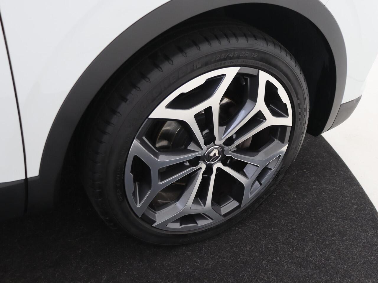 Renault KADJAR 1.3 TCe Intens Trekhaak | Navigatie | Parkeersensoren | Stoelverwarming