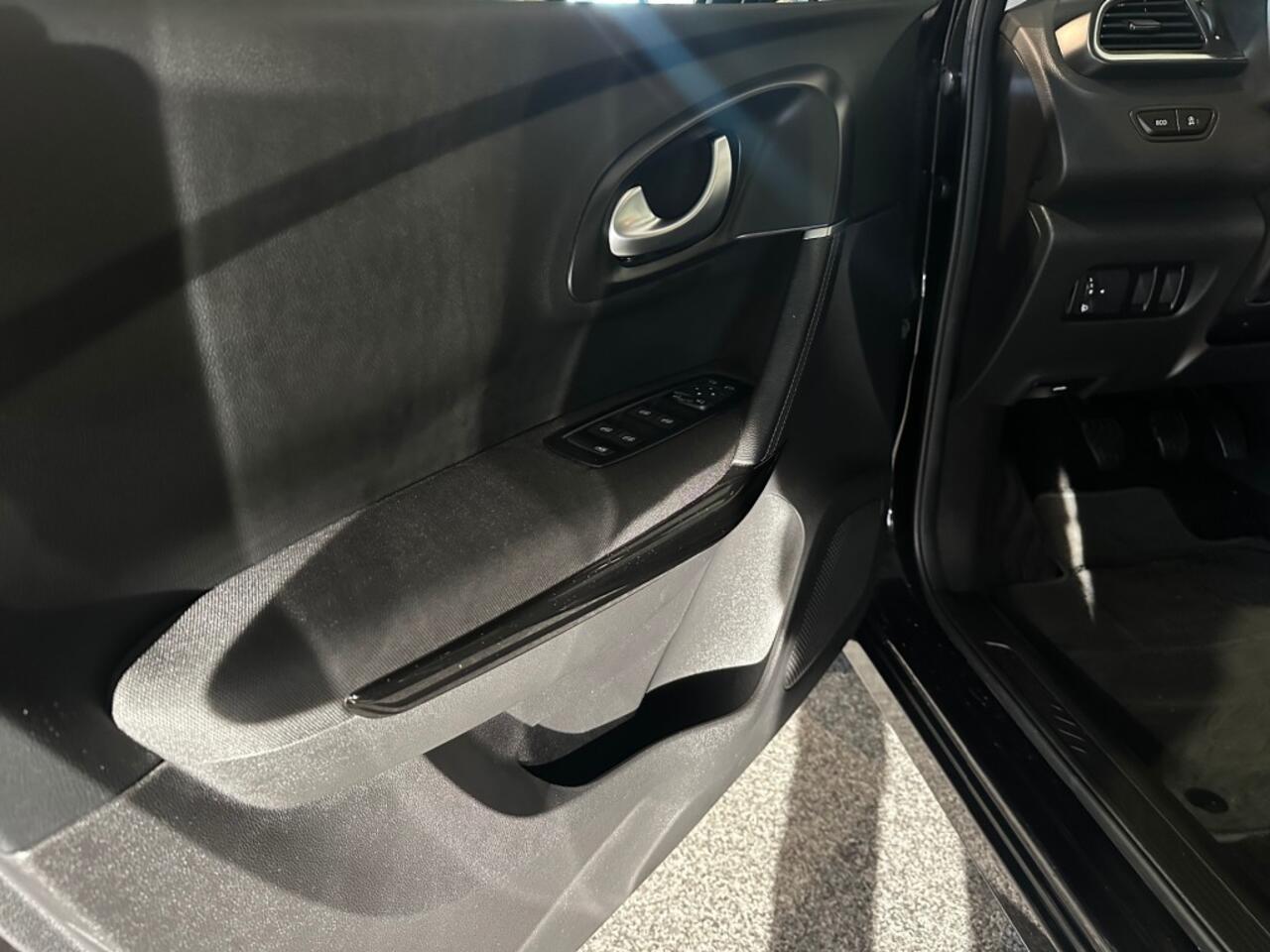 Renault KADJAR 1.3 TCE ZEN l NAVIGATIE l CLIMA l TREKHAAK l LMV l NAP l CRUISE l