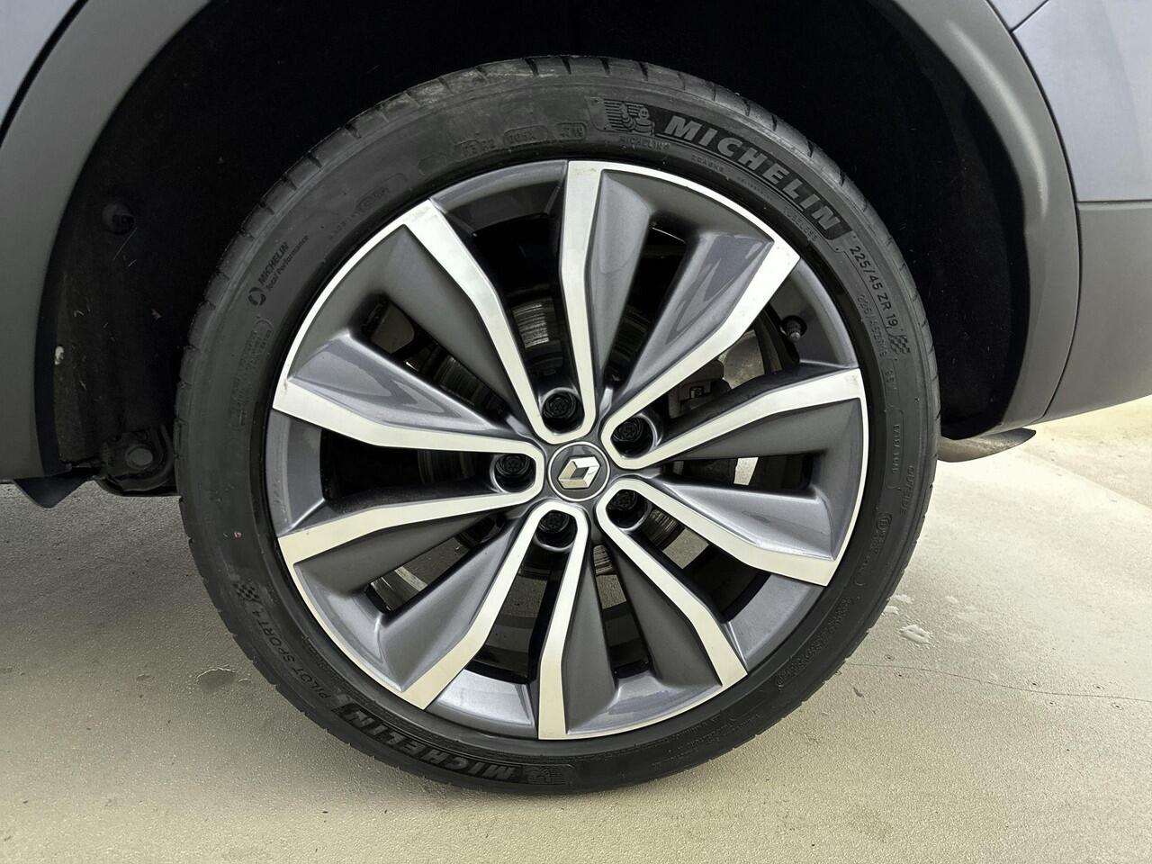 Renault KADJAR 1.3 TCe 140Pk EDC Intens Automaat | Navigatie | Climate Control | Cruise Control | Lederen Bekleding | Stoelverwarming | Lichtmetalen Velgen 19 Inch | Apple Carplay/Android Auto |