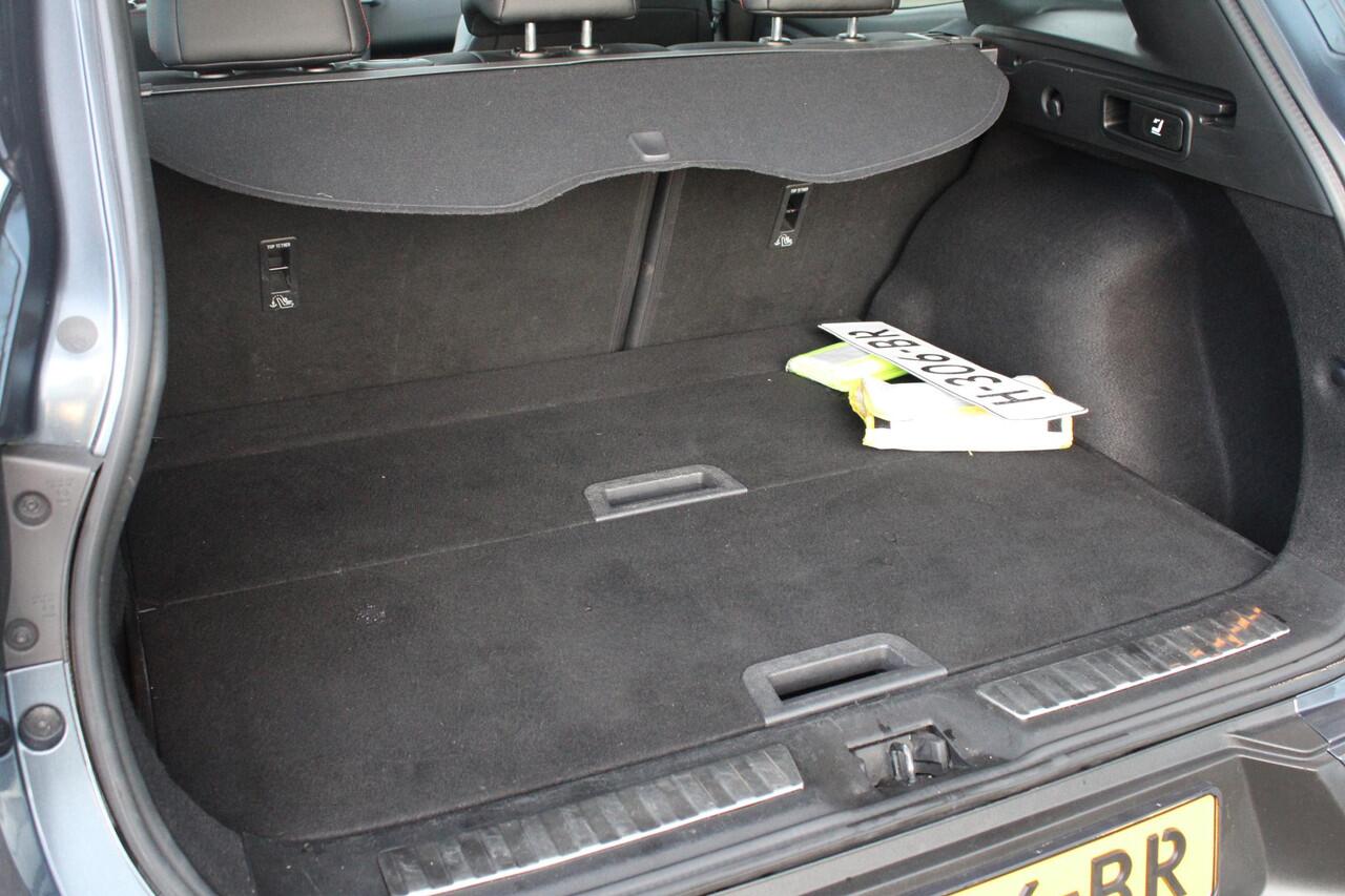 Renault KADJAR 1.3 TCe Black Edition | Automaat | Trekhaak 1500KG | BOSE | Stoelverwarming | Panorama Dak | Navigatie | Cruise Control | Climate Control | Camera |