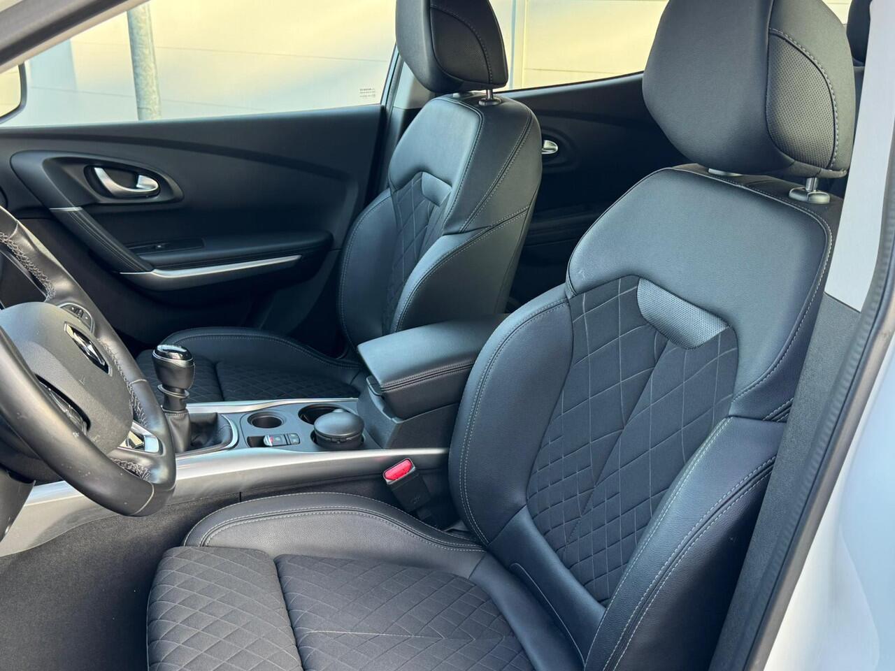 Renault KADJAR 1.3 TCe Intens (Hoge Instap) Trekhaak | Camera | Navigatie | Winterpack | Dealer Onderhouden