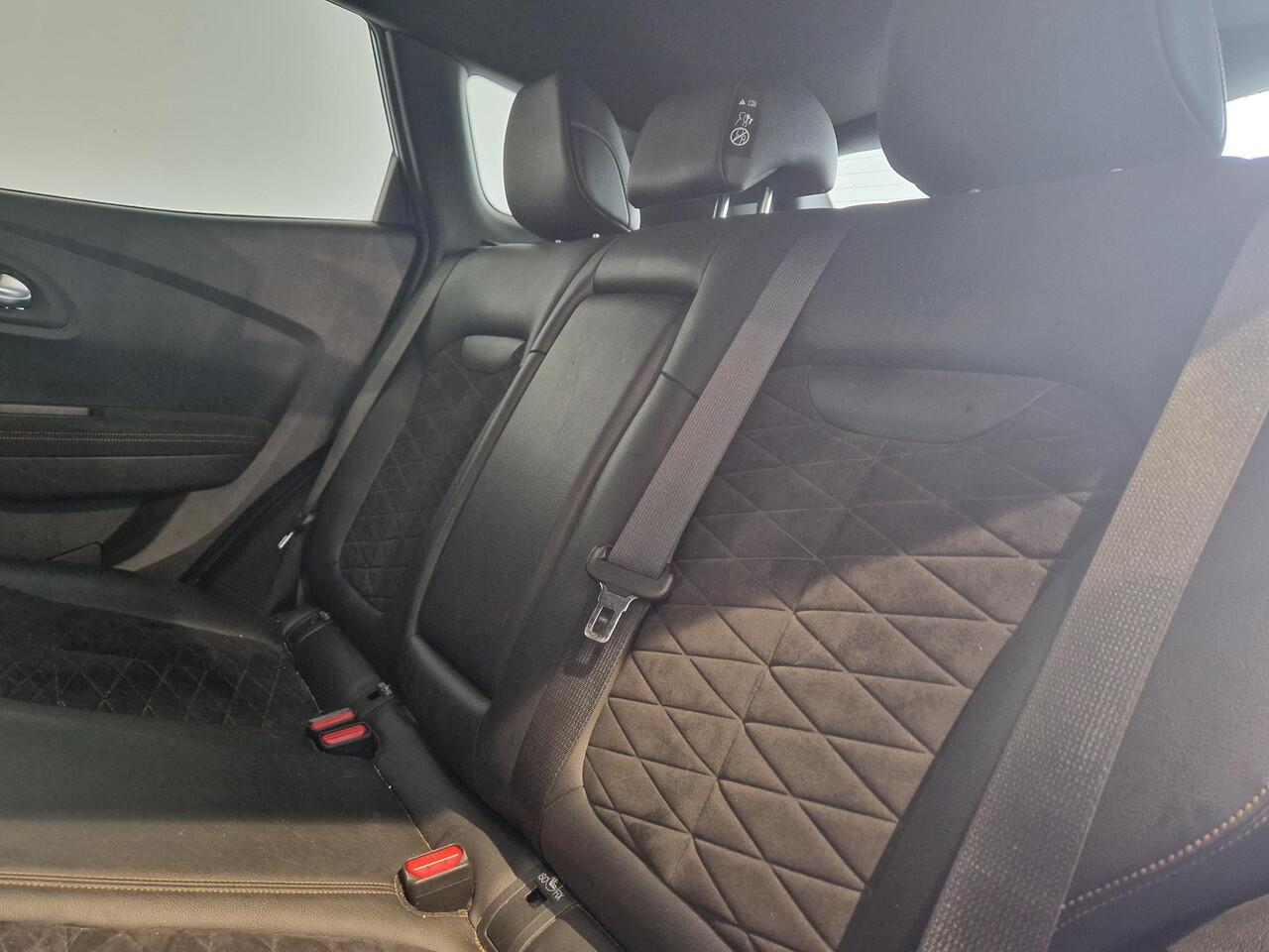 Renault KADJAR 1.3 TCe Black Edition NAVIGATIE | DODEHOEK ASSISTENT | ADAPTIVE CRUISE CONTROL | ACHTERUITRIJCAMERA