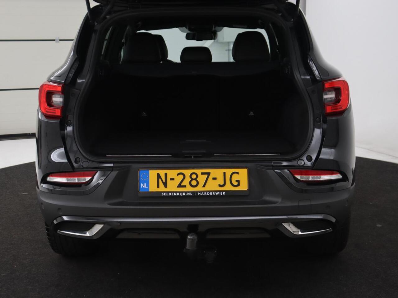 Renault KADJAR 1.3 TCe Black Edition | Trekhaak | Stoelverwarming | Adaptive cruise | Leder/Alcantara | Camera | BOSE Sound | Carplay | Keyless | Navigatie | Full LED