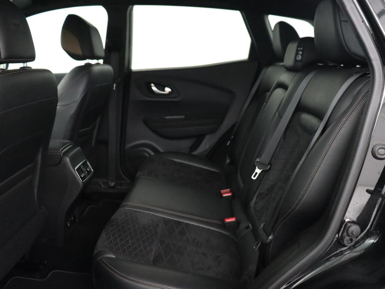 Renault KADJAR 1.3 TCe Black Edition | Trekhaak | Stoelverwarming | Adaptive cruise | Leder/Alcantara | Camera | BOSE Sound | Carplay | Keyless | Navigatie | Full LED