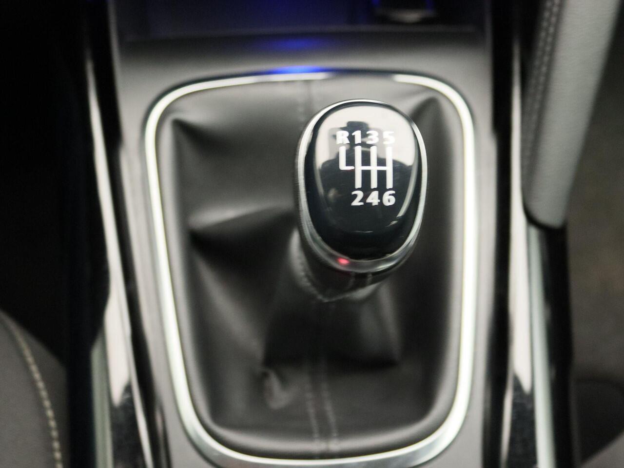 Renault KADJAR TCe 140 Zen | R-Link multimedia met Apple CarPlay & Android Auto | Parkeersensoren v+a | Shark fin antenne | Lichtmetalen wielen 17" 'Aquila' | Privacy glass | Metaalkleur |