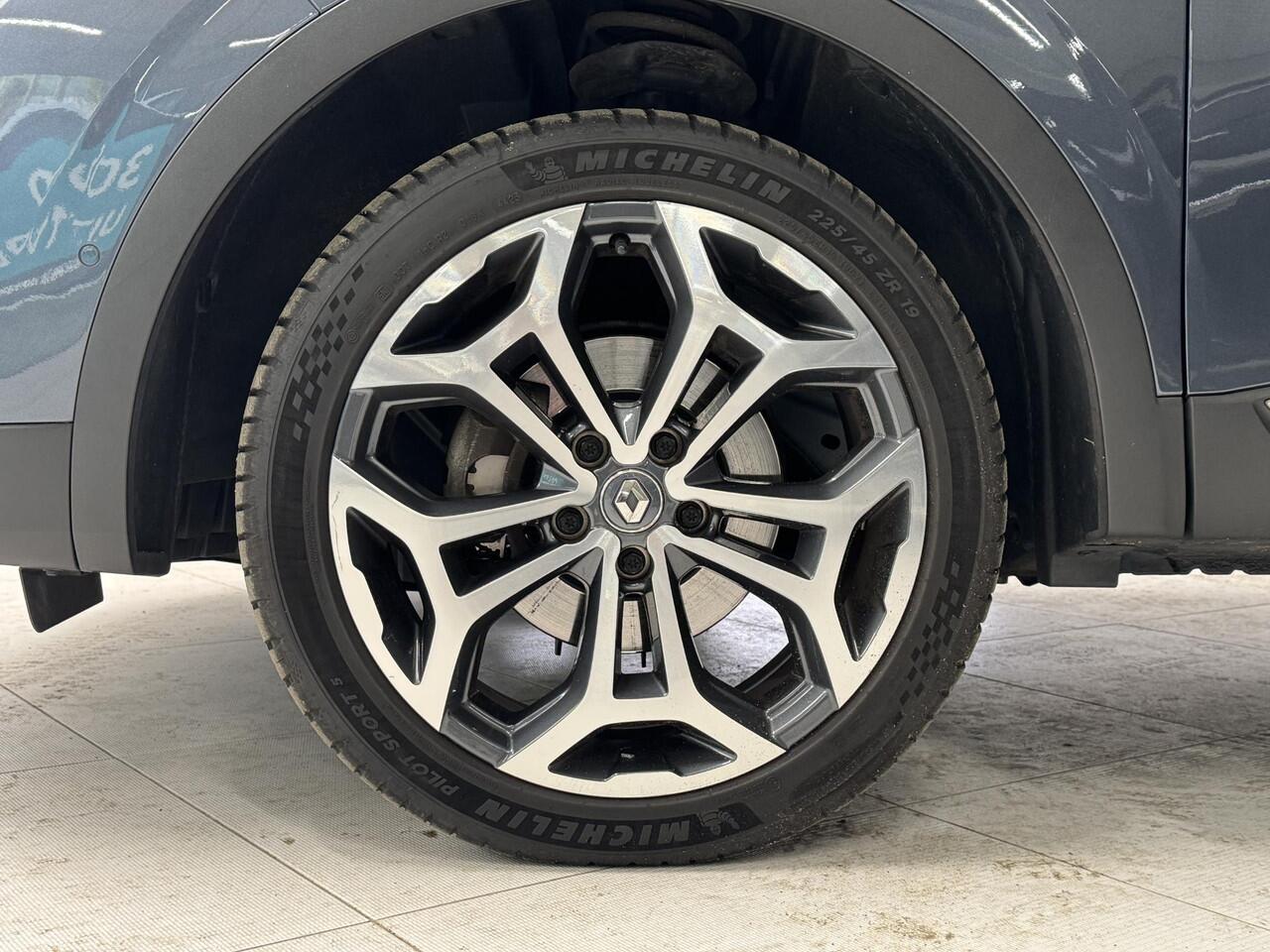 Renault KADJAR 1.3 TCe Techno | Navigatie | Achteruitrijcamera | Trekhaak | Parkeersensoren V+A |