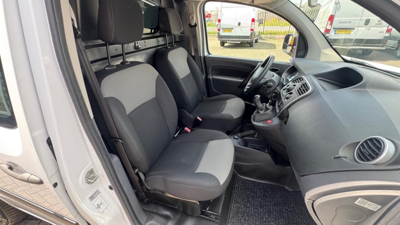 Renault KANGOO 1.5 DCI 55KW 75PK EURO 6 AIRCO/ CRUISE CONTROL/ NAVIGATIE/ SCHUIFDEUR/ TREKHAAK/ 100% DEALERONDERHOUDEN
