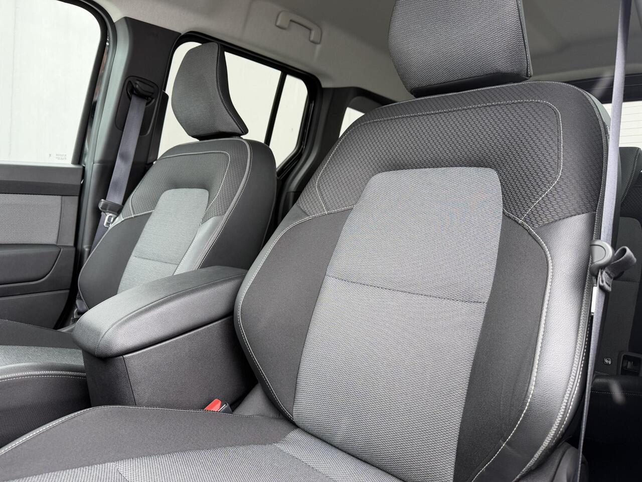 Renault KANGOO 1.3 130PK Techno Automaat 5-Persoons / Dealer Onderhouden / Apple Carplay & Android Auto / Navigatie / Parkeersensoren Achter / Privacy Glass / Climate Control / Cruise Control / All Season Banden /