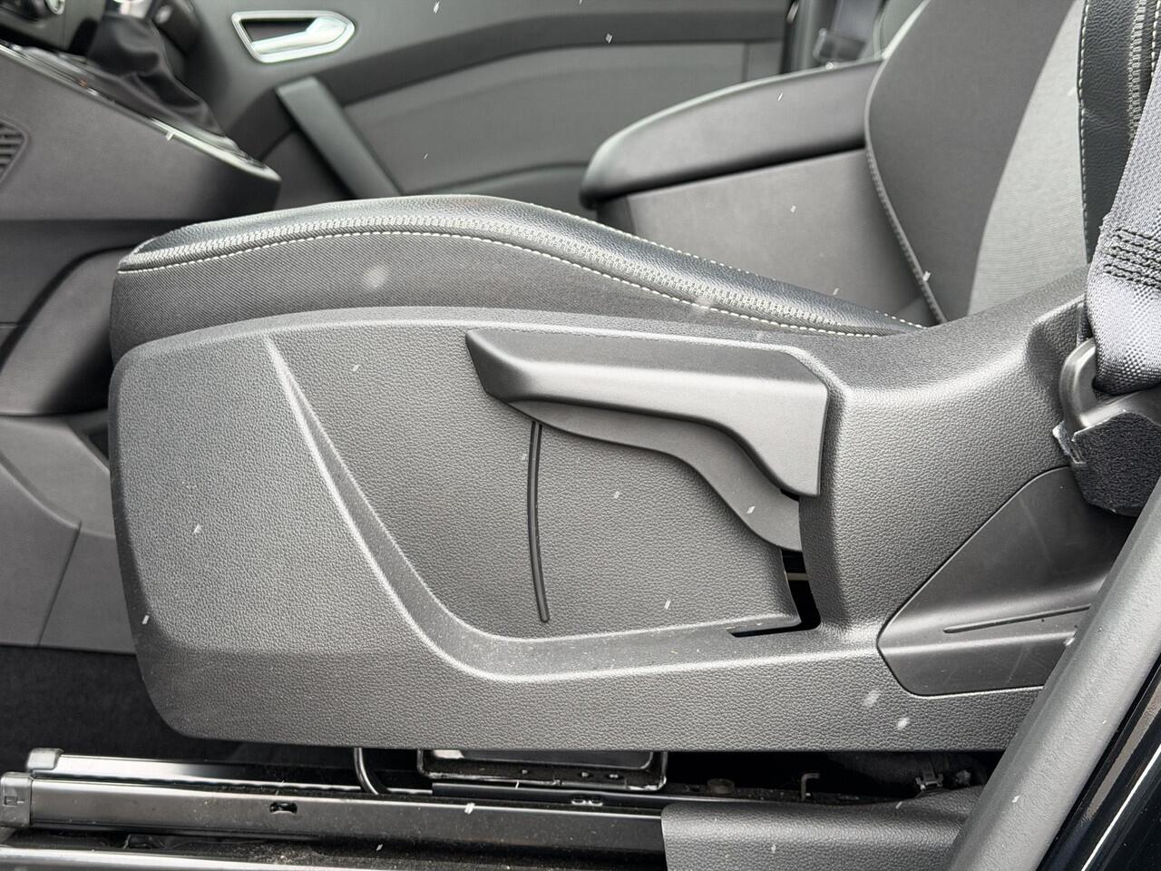 Renault KANGOO 1.3 130PK Techno Automaat 5-Persoons / Dealer Onderhouden / Apple Carplay & Android Auto / Navigatie / Parkeersensoren Achter / Privacy Glass / Climate Control / Cruise Control / All Season Banden /