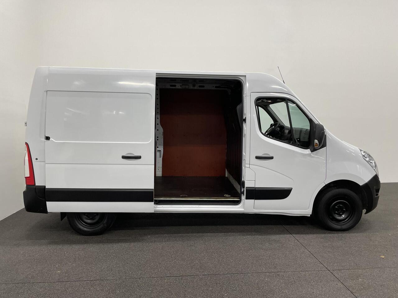 Renault MASTER T35 2.3 dCi L2H2 130PK Airco Cruise Control Navi PDA achter 2-zits