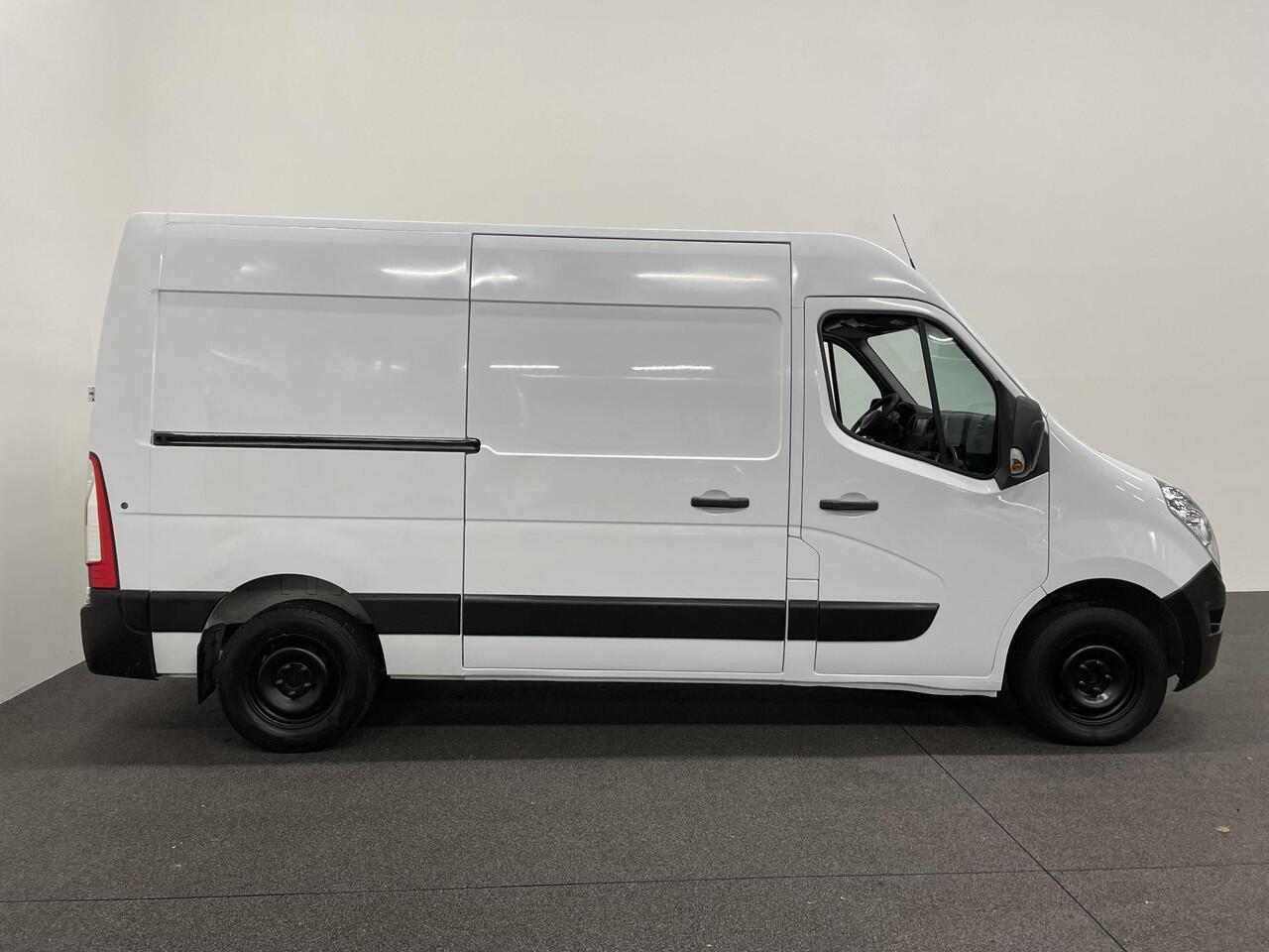Renault MASTER T35 2.3 dCi L2H2 130PK Airco Cruise Control Navi PDA achter 2-zits
