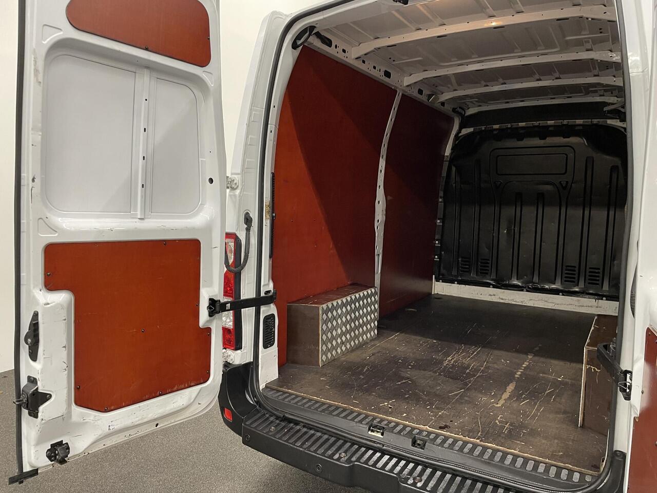 Renault MASTER T35 2.3 dCi L2H2 130PK Airco Cruise Control Navi PDA achter 2-zits