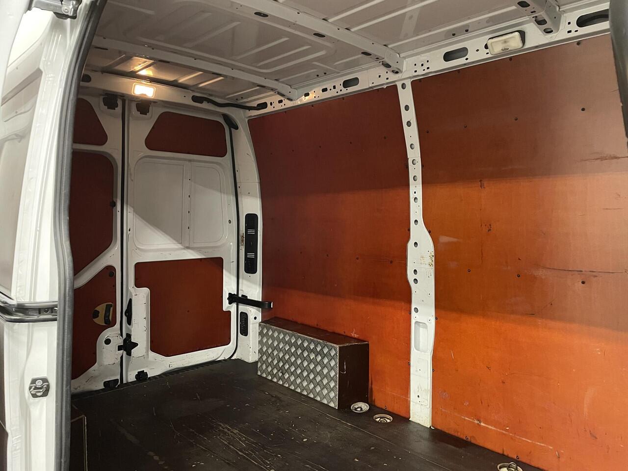 Renault MASTER T35 2.3 dCi L2H2 130PK Airco Cruise Control Navi PDA achter 2-zits