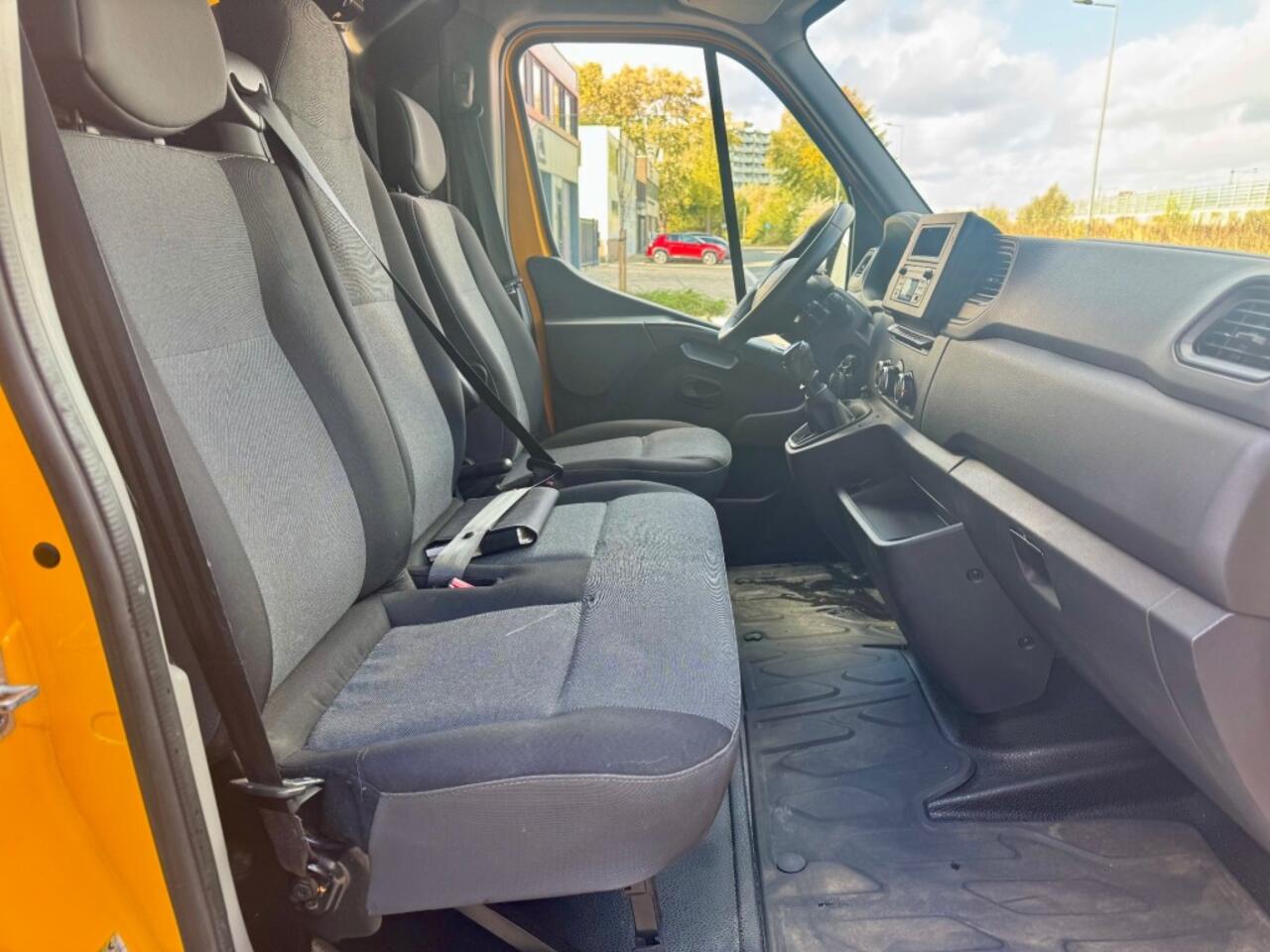 Renault MASTER T35 2.3 dCi 135 L2H2 AIRCO PDC 3PERS. NETTE BUS NAP APK