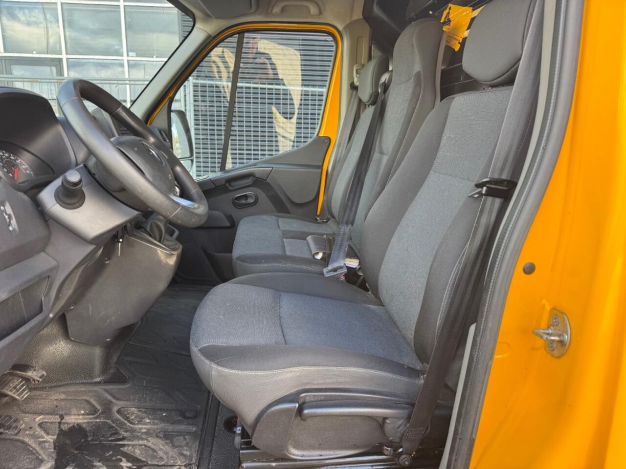 Renault MASTER T35 2.3 dCi 135 L2H2 AIRCO PDC 3PERS. NETTE BUS NAP APK