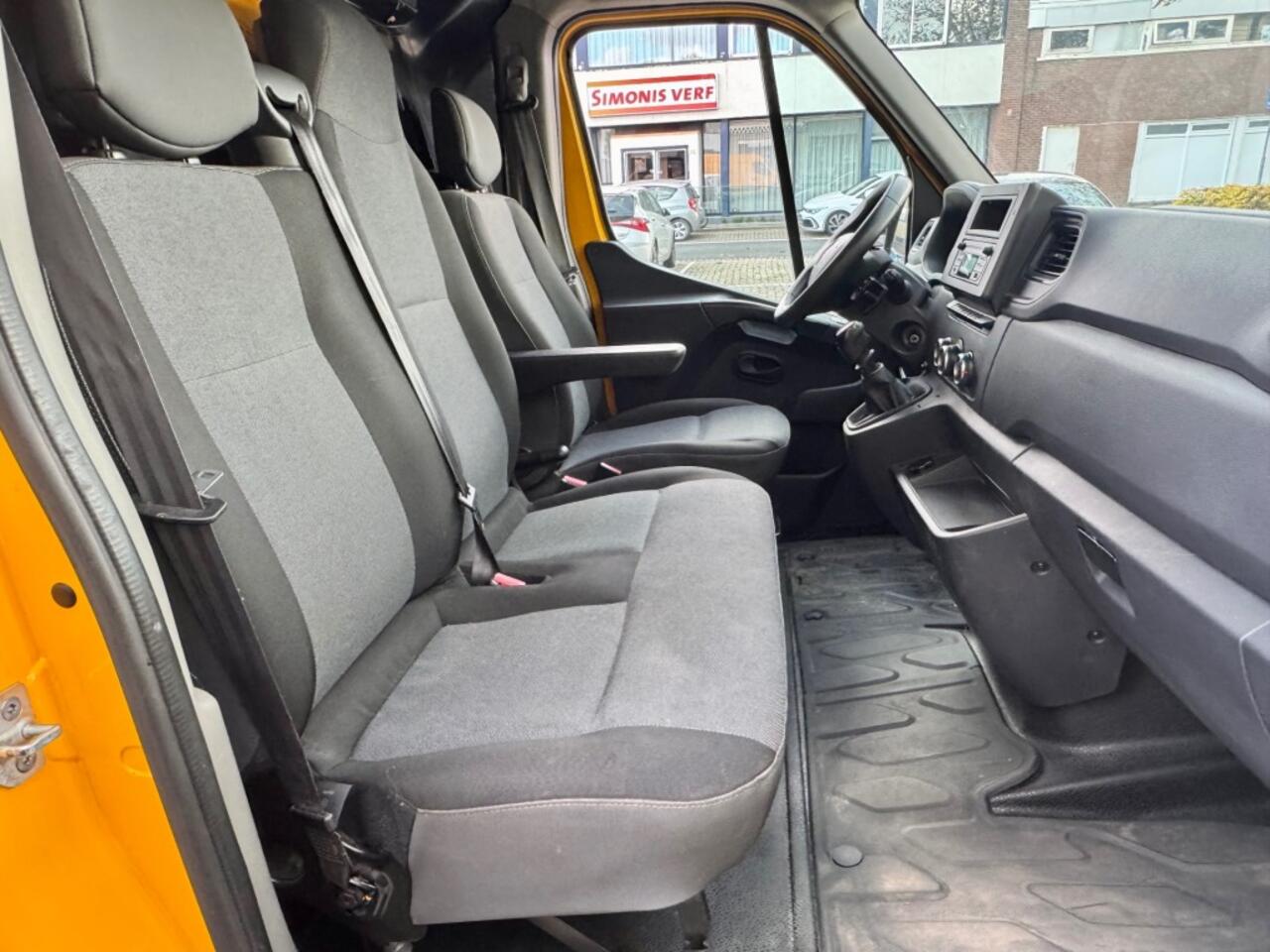 Renault MASTER T35 2.3 dCi 135 L2H2 AIRCO PDC 3PERS. NETTE BUS NAP APK