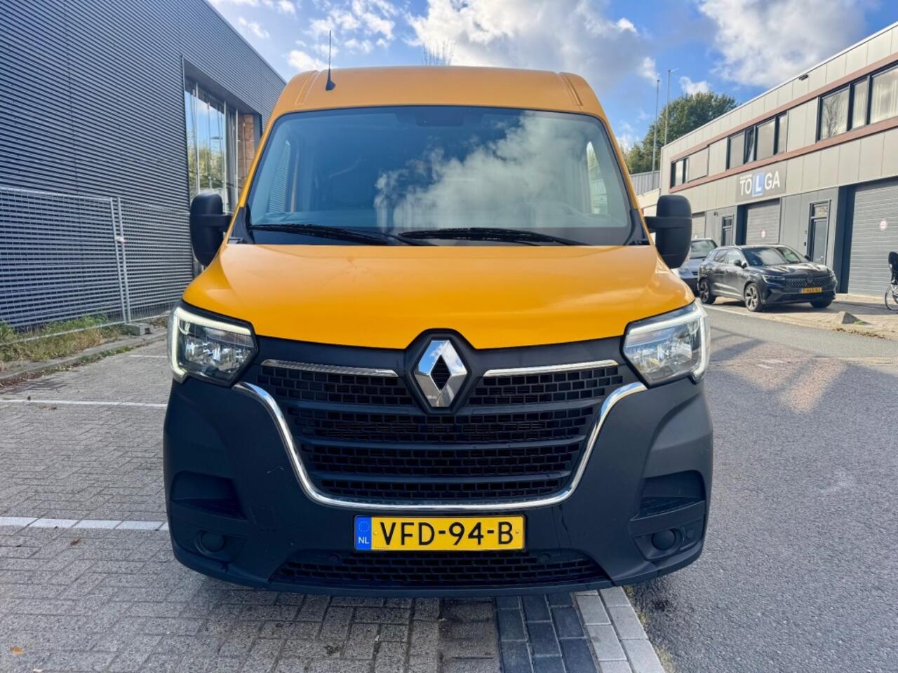 Renault MASTER T35 2.3 dCi 135 L2H2 AIRCO PDC 3PERS. NETTE BUS NAP APK