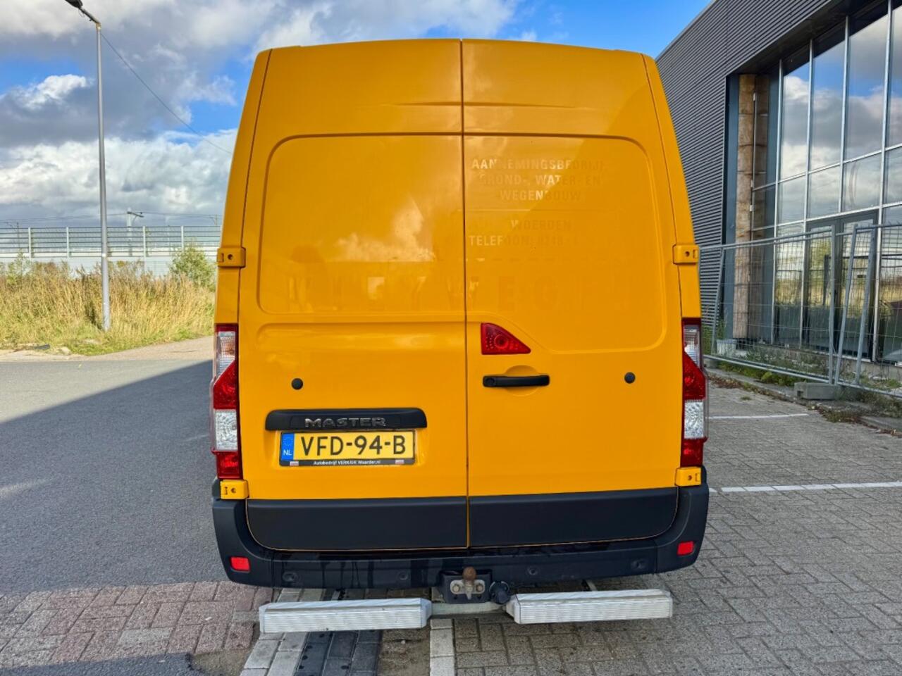 Renault MASTER T35 2.3 dCi 135 L2H2 AIRCO PDC 3PERS. NETTE BUS NAP APK