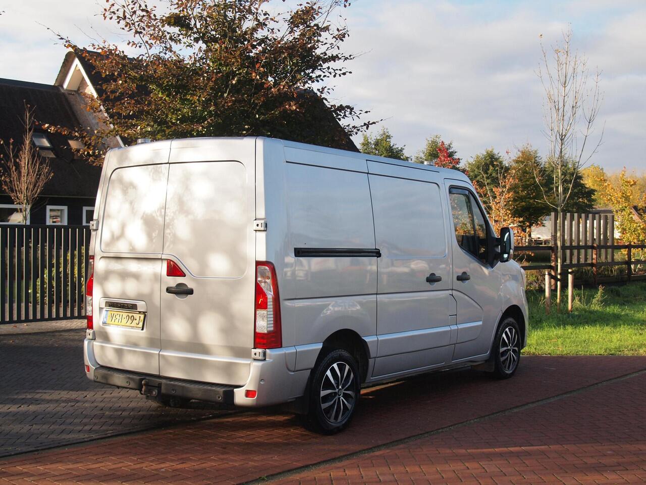 Renault MASTER T28 2.3 dCi 135 L1H1 | Camera | Trekhaak | 136PK | Nieuwstaat |