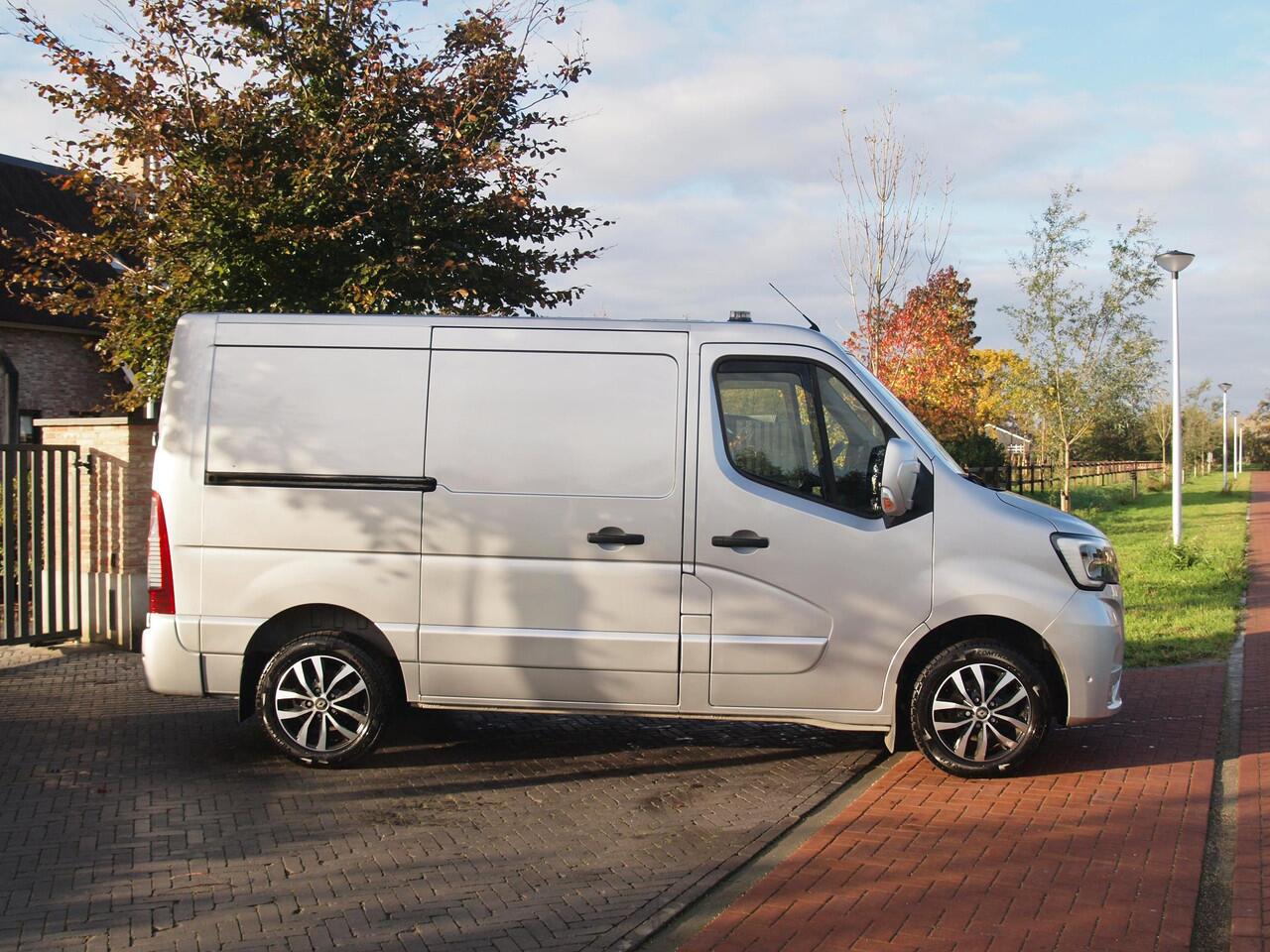 Renault MASTER T28 2.3 dCi 135 L1H1 | Camera | Trekhaak | 136PK | Nieuwstaat |