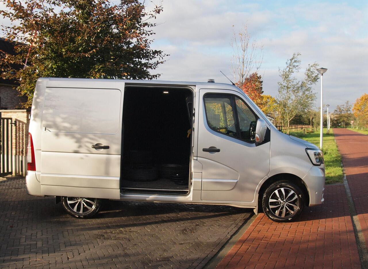 Renault MASTER T28 2.3 dCi 135 L1H1 | Camera | Trekhaak | 136PK | Nieuwstaat |