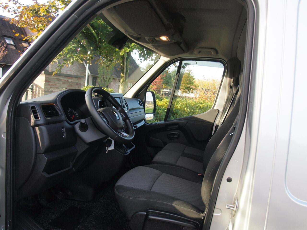 Renault MASTER T28 2.3 dCi 135 L1H1 | Camera | Trekhaak | 136PK | Nieuwstaat |