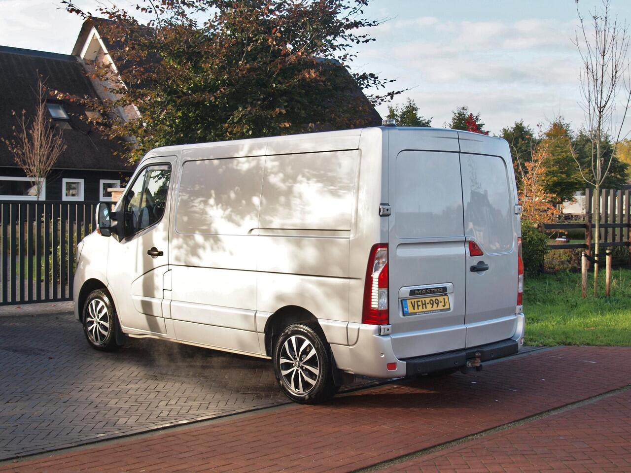 Renault MASTER T28 2.3 dCi 135 L1H1 | Camera | Trekhaak | 136PK | Nieuwstaat |