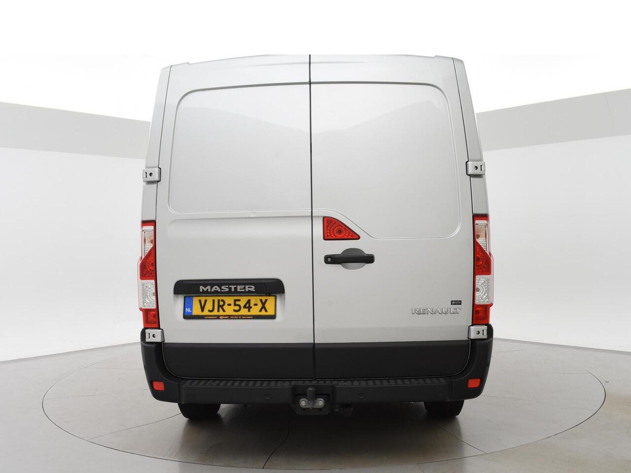 Renault MASTER 2.3 dCi 135 PK L1H1 WORK EDITION + CAMERA / TREKHAAK / NAVIGATIE / CLIMATE / CRUISE / DAB+