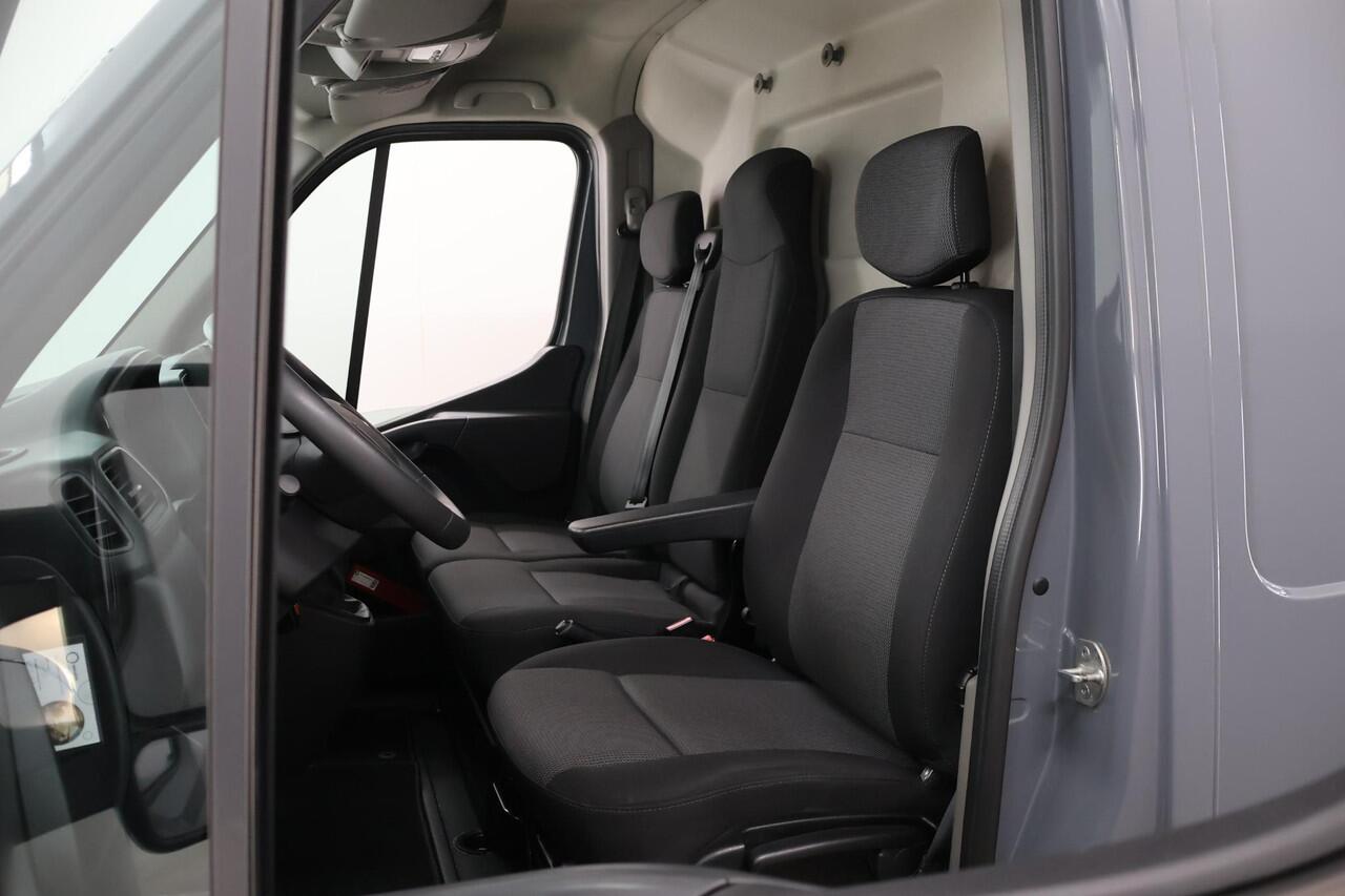 Renault MASTER T35 2.3 dCi 145 L4 H2 | DL | ENERGY COMFORT | 3500 KG AHW TREKHAAK | ACHTERUITRIJCAMERA | NAVIGATIE | CRUISE CONTROL | AIRCO | 3-ZITS | DAB+ | BLUETOOTH |