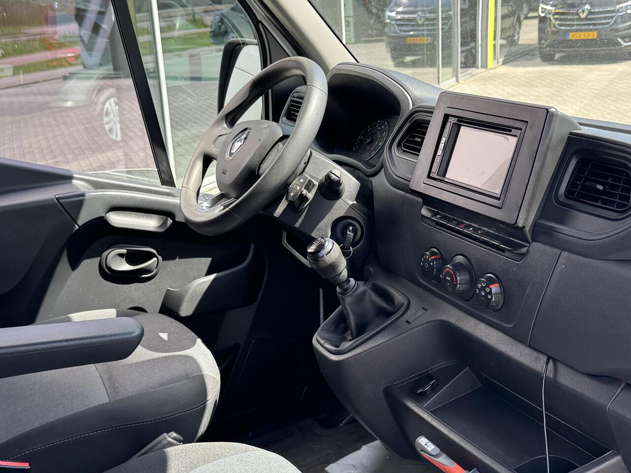 Renault MASTER T35 2.3 dCi 135 L2H2 Comfort | AIRCO | PARKEER SENSOREN | IMPERIAAL | TREKHAAK |