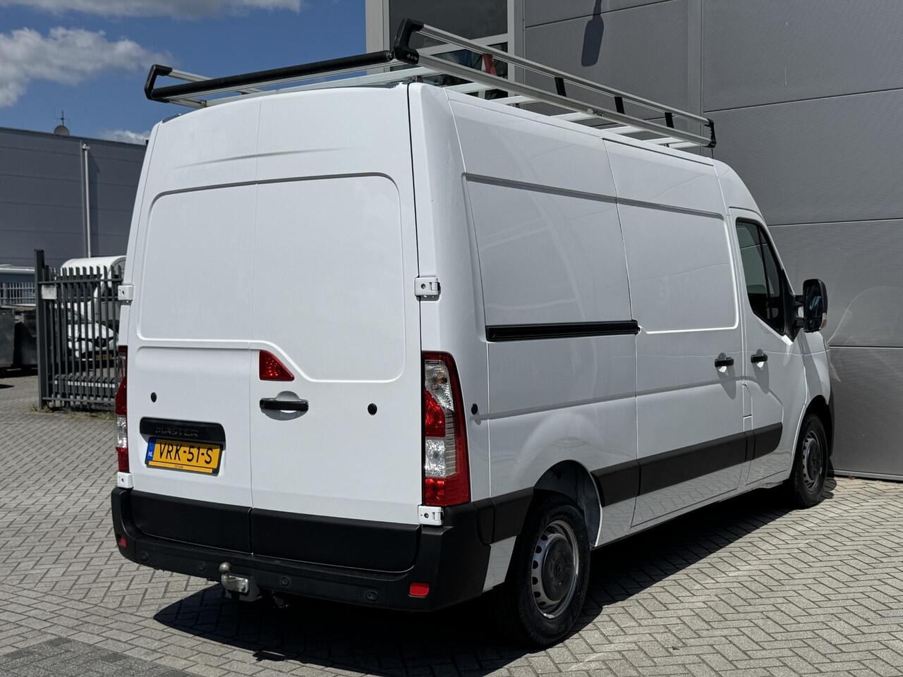 Renault MASTER T35 2.3 dCi 135 L2H2 Comfort | AIRCO | PARKEER SENSOREN | IMPERIAAL | TREKHAAK |
