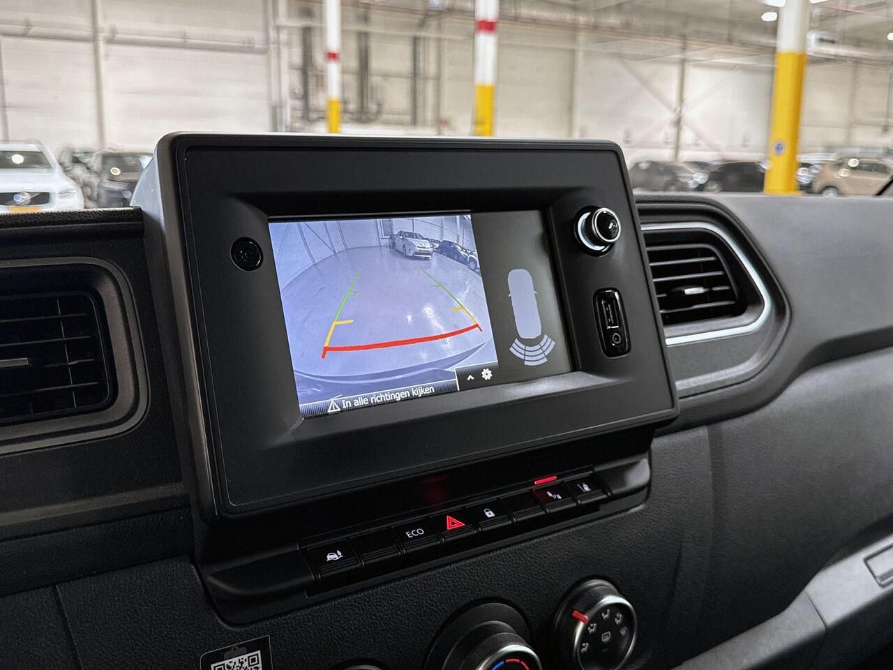 Renault MASTER T35 2.3 dCi L3H2 Work Edition 136PK | Achteruitrijcamera + parkeersensoren | Dodehoek-detectie | Omvormer | Flitsers rondom | Navigatie | Cruise control | Leder