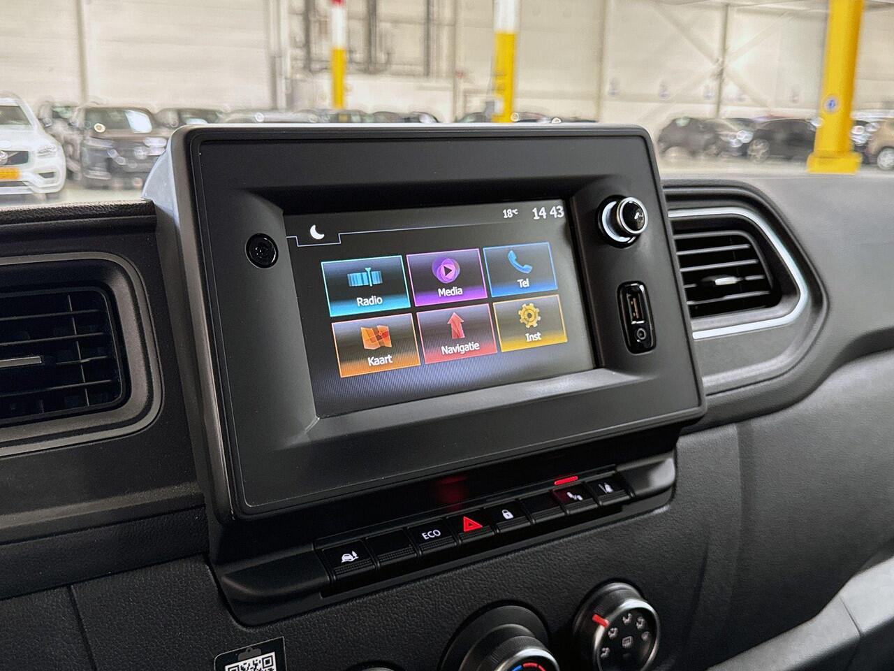 Renault MASTER T35 2.3 dCi L3H2 Work Edition 136PK | Achteruitrijcamera + parkeersensoren | Dodehoek-detectie | Omvormer | Flitsers rondom | Navigatie | Cruise control | Leder