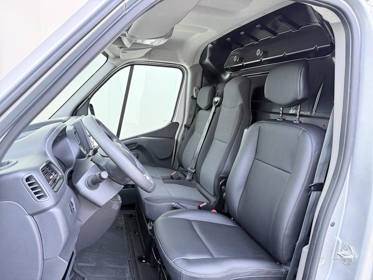 Renault MASTER T35 2.3 dCi 135 L2H2 Comfort airco | parkeersensor achter | zijschuifdeur rechts |