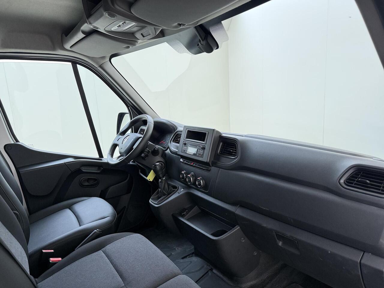 Renault MASTER T35 2.3 dCi 135 L2H2 Comfort airco | parkeersensor achter | zijschuifdeur rechts |