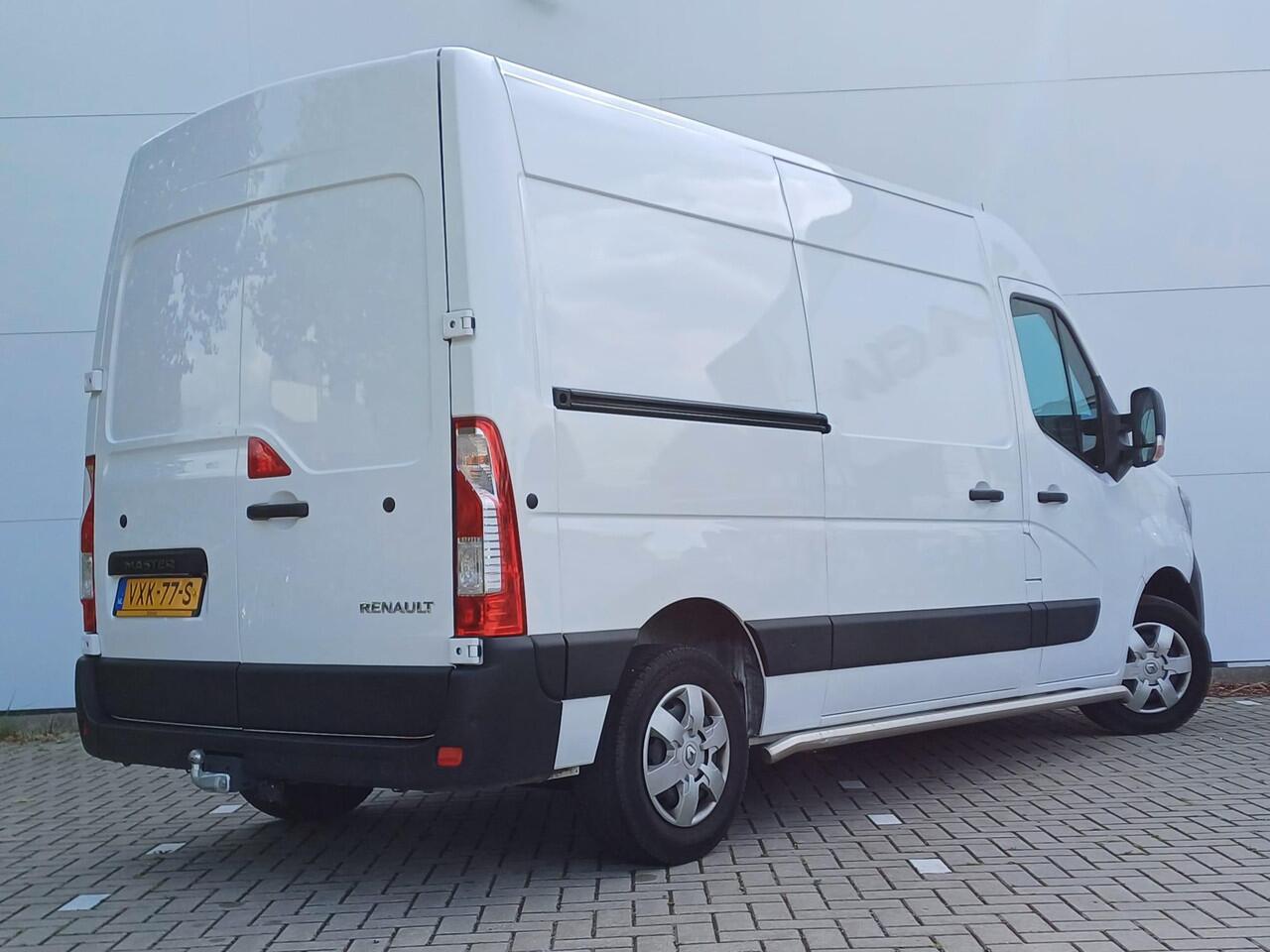 Renault MASTER 2.3 dCi 135 T35 L2H2 Work Edition Navigatie / Parkeersensoren + Camera / Trekhaak / Cruise Control / Lat-om-lat / Vloer / Sidebars