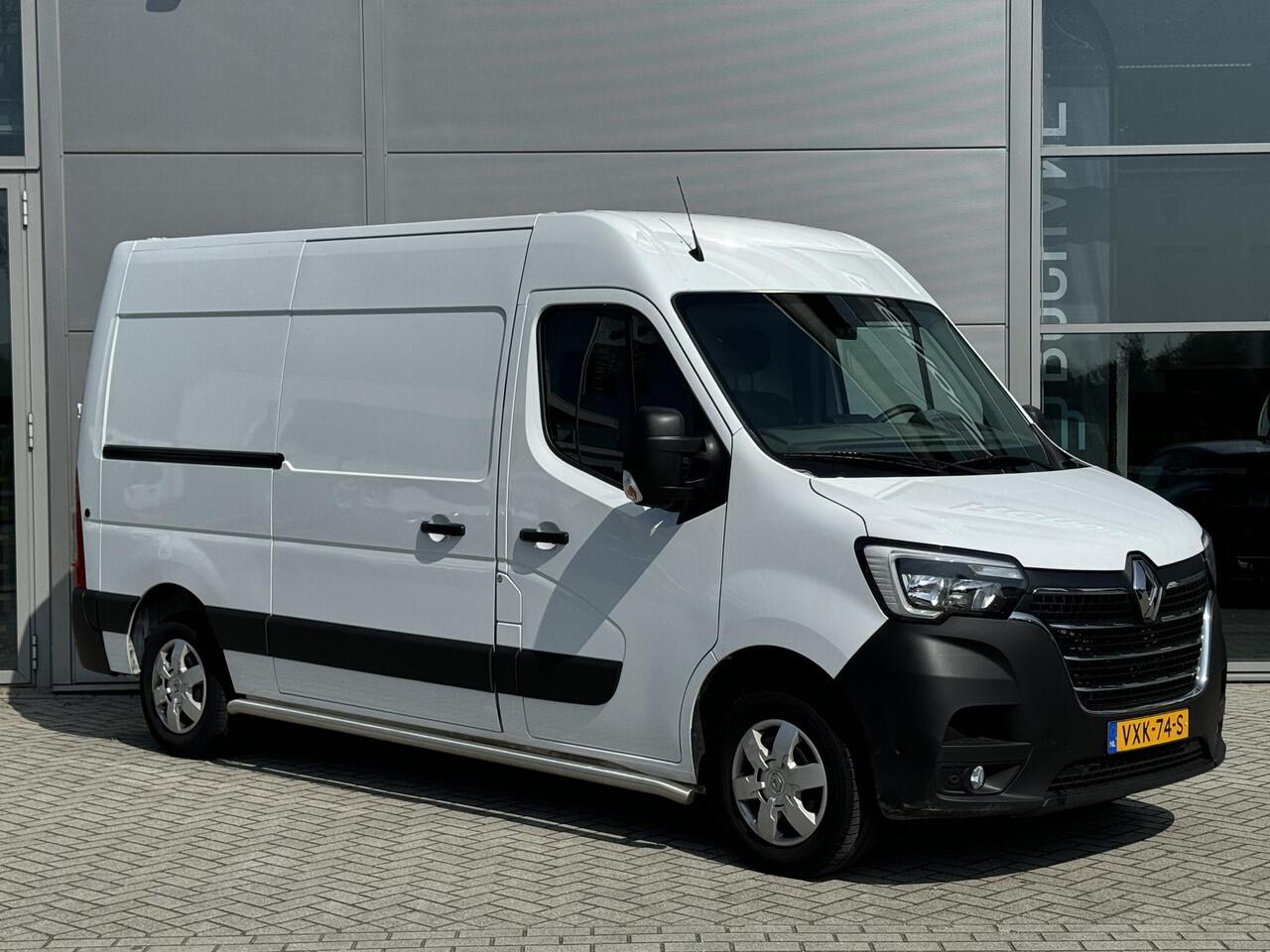 Renault MASTER 2.3 dCi 135 T35 L2H2 Work Edition | NL AUTO | AIRCO | NAVIGATIE | PARKEER SENSOREN VOOR + ACHTER | CAMERA | SIDE BARS | TREKHAAK |