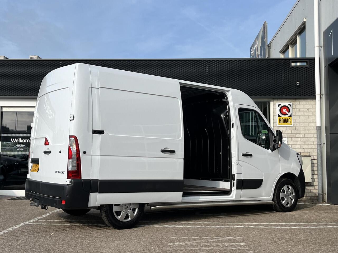 Renault MASTER 2.3 dCi 135 T35 L2H2 Work Edition | Betimmering | Trekhaak | All-Season banden