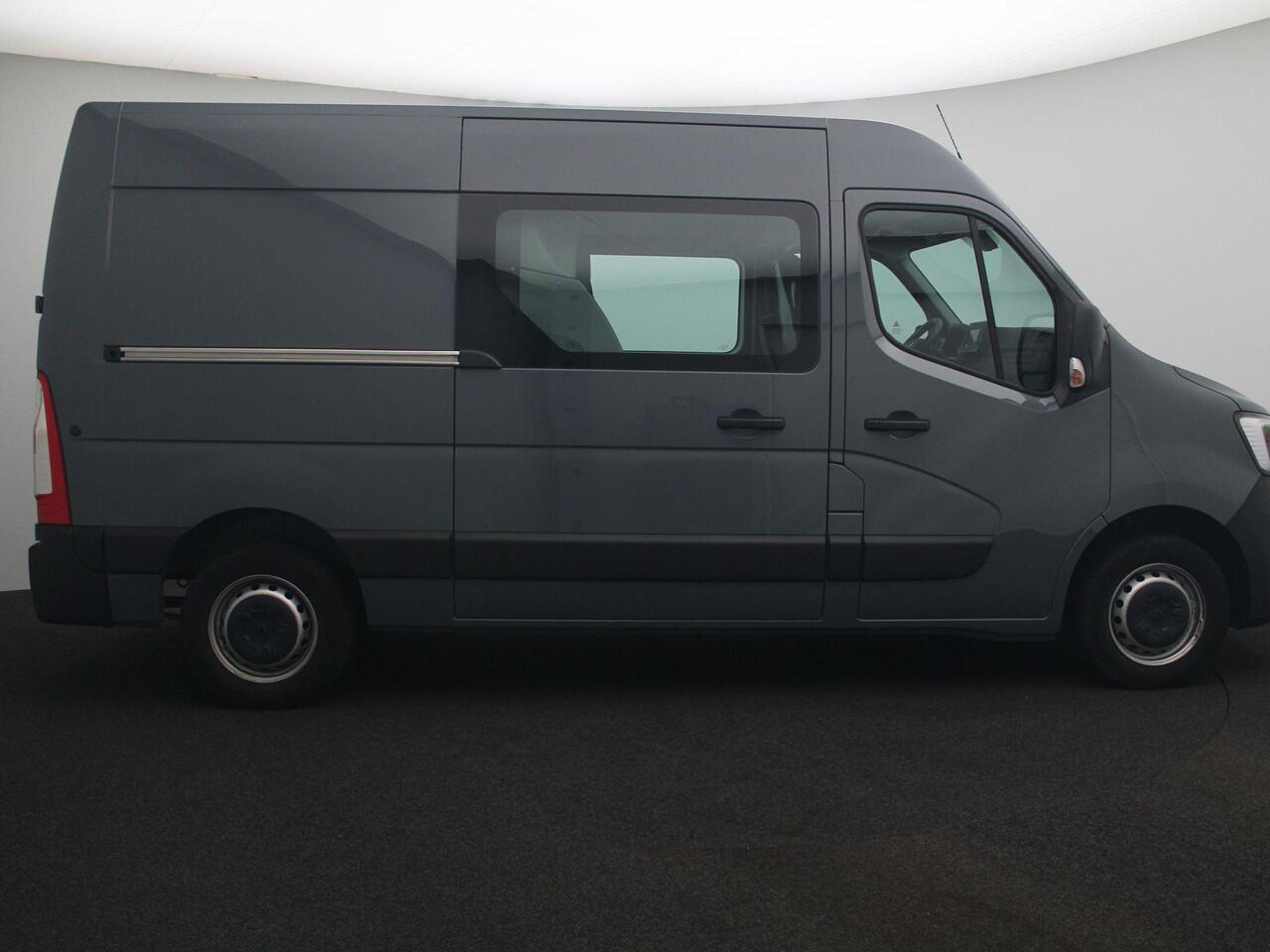 Renault MASTER T35 2.3 dCi 150 L2H2 DC Comfort | Dubbele Cabine| Pack Full Mobile Office | Pack R-link Multimedia DAB | Achteruitrijcamera + parkeersensoren achter | Cruise Control | Dodehoekspiegel in zonneklep bijrijder | Climate Control | Opstap in achterbumper | Tre