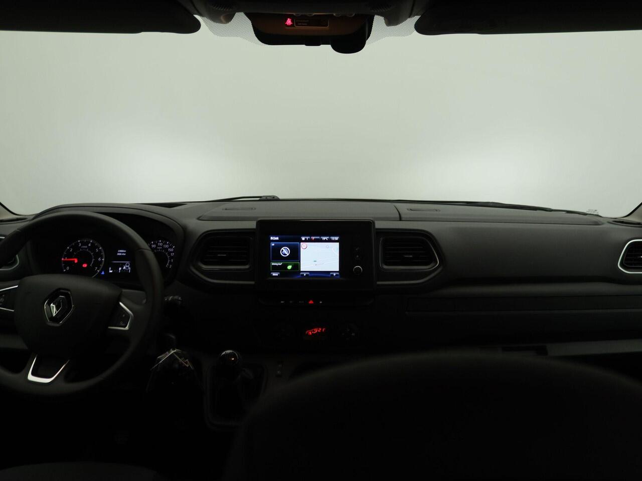 Renault MASTER T35 2.3 dCi 150 L2H2 DC Comfort | Dubbele Cabine| Pack Full Mobile Office | Pack R-link Multimedia DAB | Achteruitrijcamera + parkeersensoren achter | Cruise Control | Dodehoekspiegel in zonneklep bijrijder | Climate Control | Opstap in achterbumper | Tre