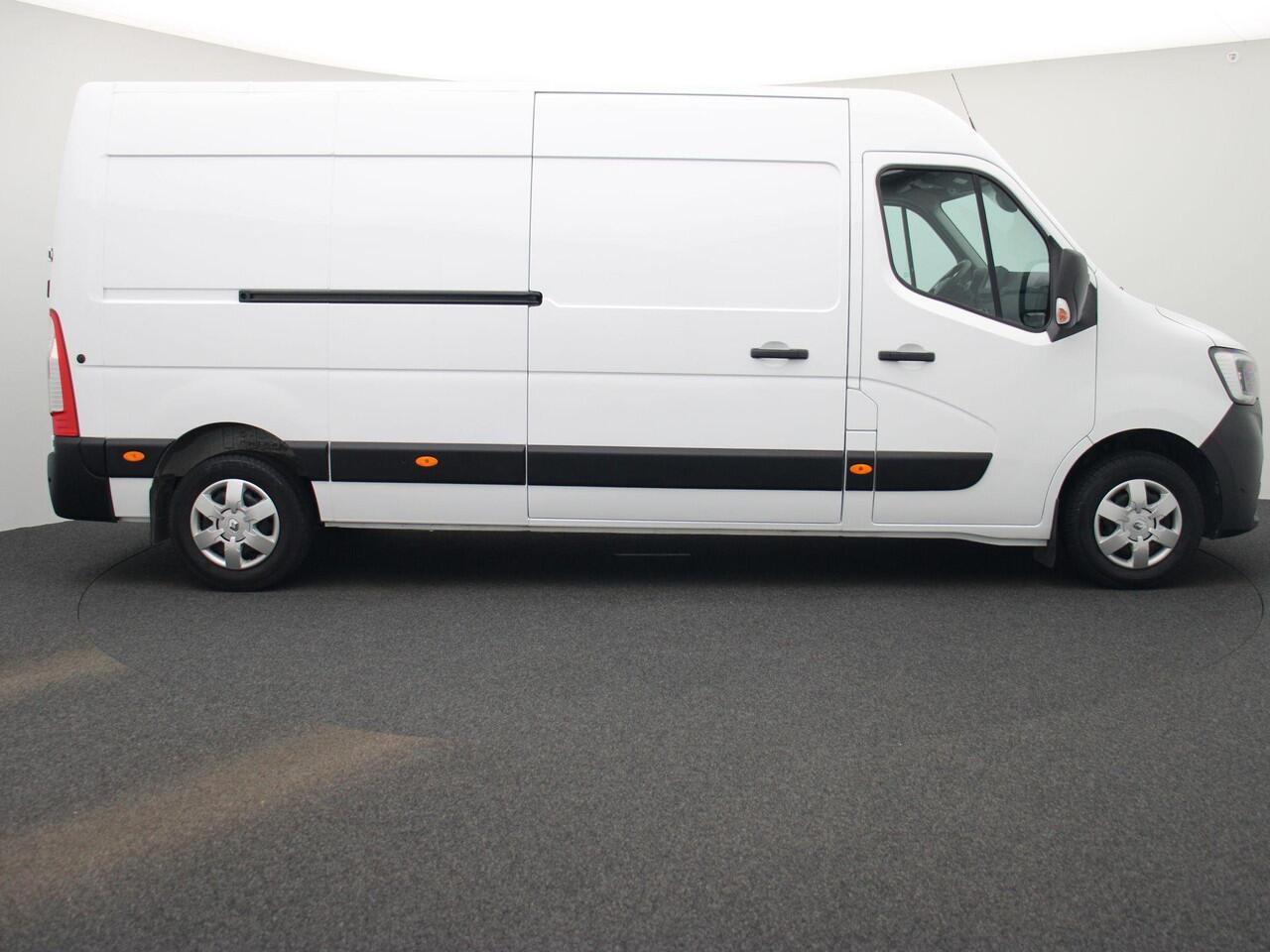 Renault MASTER T35 2.3 dCi 135 L3H2 Work Edition | Cruise Control | Airco | Achteruitrijcamera | Lederen bekleding | Schuifdeur Rechts
