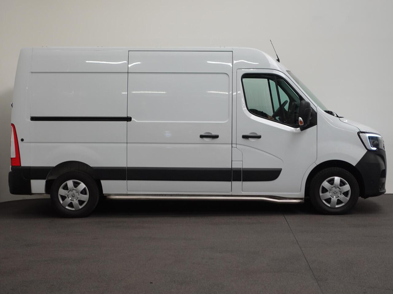 Renault MASTER T33 2.3 dCi 135PK L2H2 Work Edition Airco Cruise Camera Navi Parkeersensoren Trekhaak